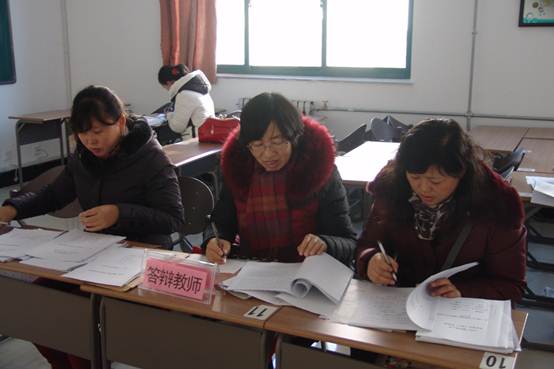 说明: 20141206论文答辩会师生交流.JPG